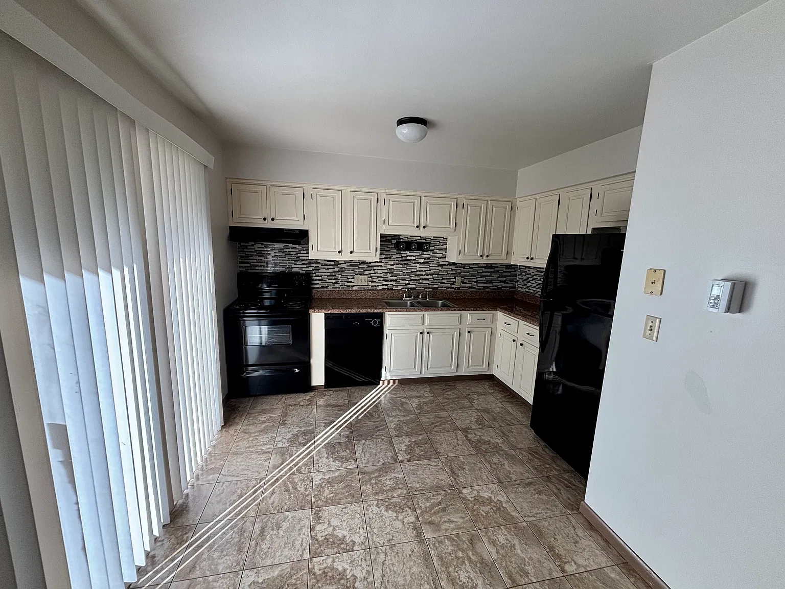 2 bed, 1100 sqft, $925 — Photo 4