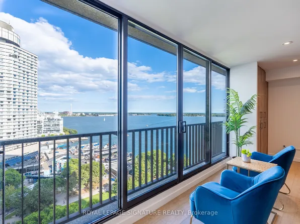 33 Harbour Sq #1806, Toronto, ON M5J 2G2