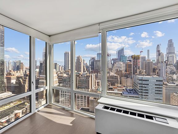 3rd image of 125 W 31st St APT 39E