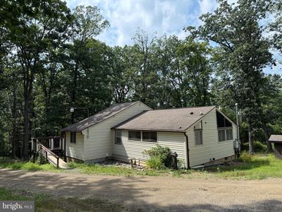 76 Schaeffer Hill Dr, Paw Paw, WV, 25434