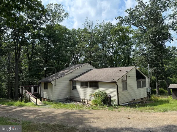 76 Schaeffer Hill Dr, Paw Paw, WV 25434