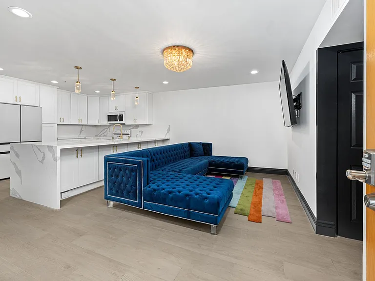 602 W Fir St W #201 — Photo 2