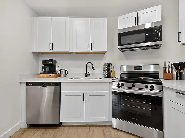 1341 E Willetta St #B — Photo 9
