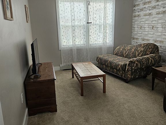 2nd image of 1 Carpenter St
