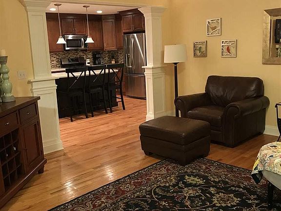 5th image of 10 Rosewood Dr