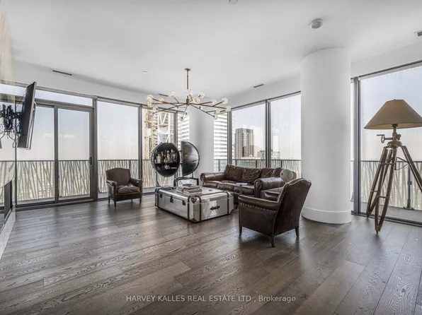 42 Charles St E, Toronto, ON