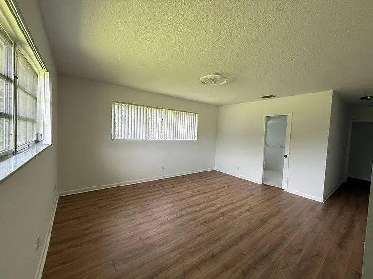 7421 SW 39th St — Photo 15