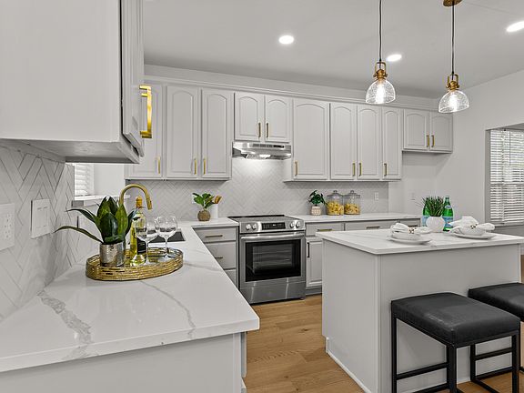 2nd image of 5031 Enclave Ct