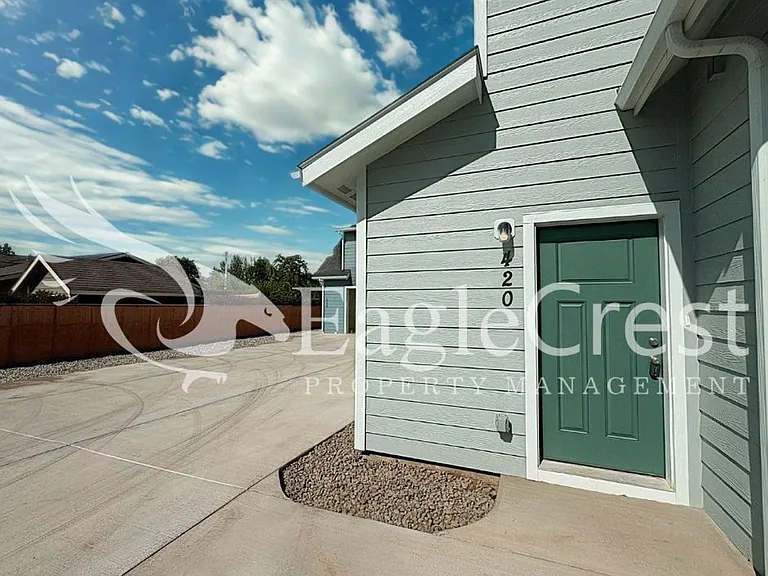 420-426 Ankeny St — Photo 3