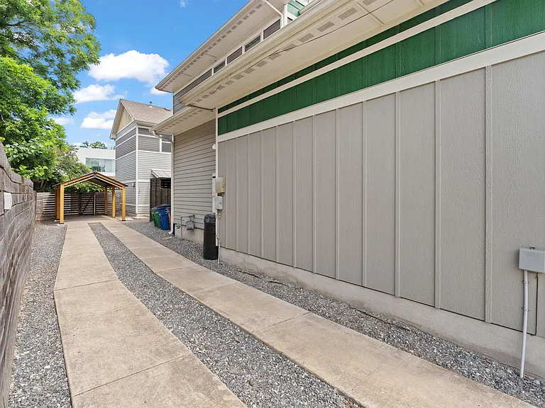720 Pedernales St #B — Photo 31