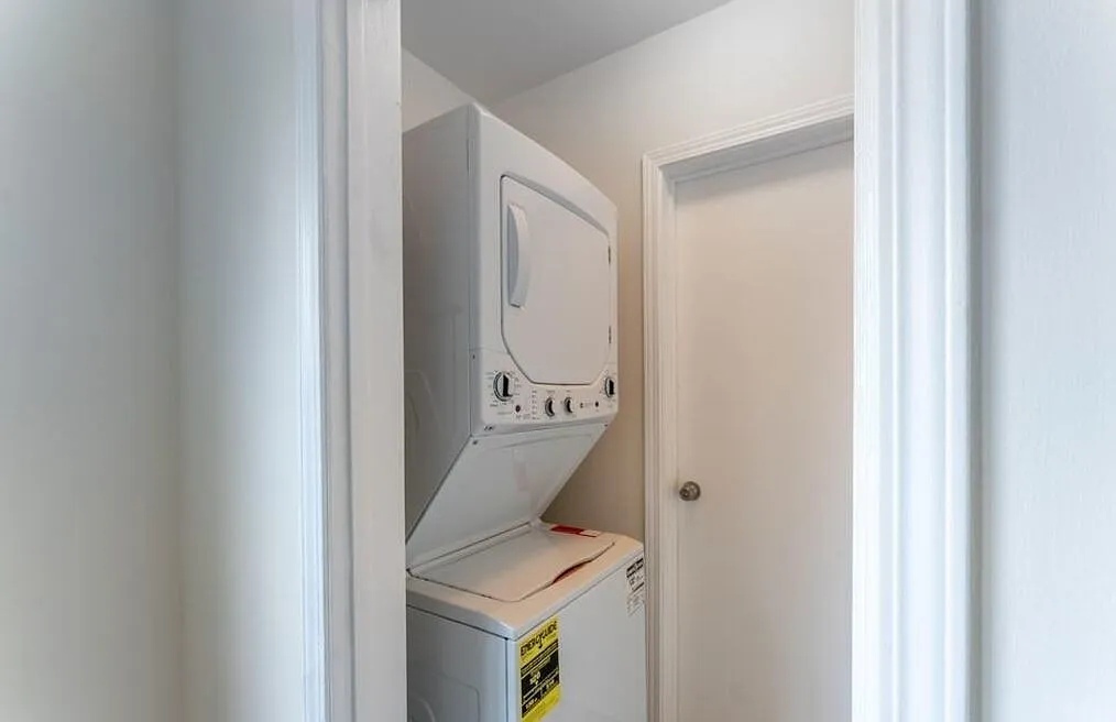 2 bed, 1000 sqft, $1,650 — Photo 2