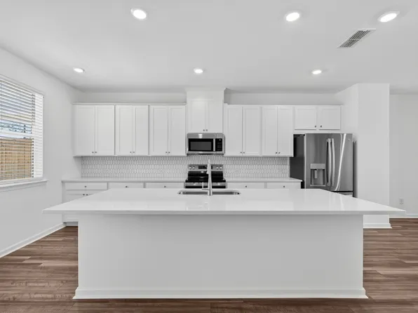 627 Oak Bluff Dr, Cumming, GA 30040