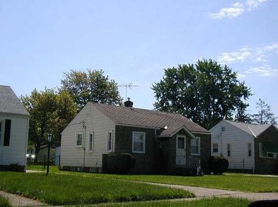 1st image of 745 E 258th St