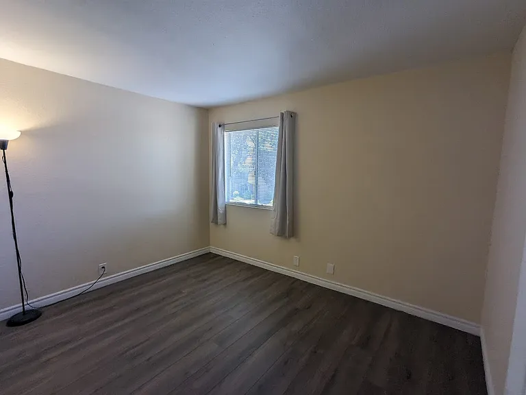 5044 River Glen Dr #142 — Photo 7