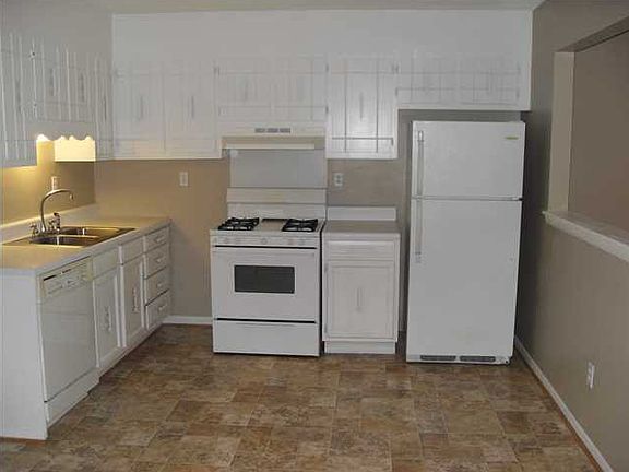 4th image of 374 Creeks Bend Dr