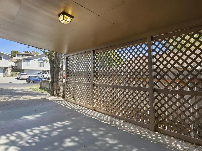 3218 N Maple St #3218 — Photo 5