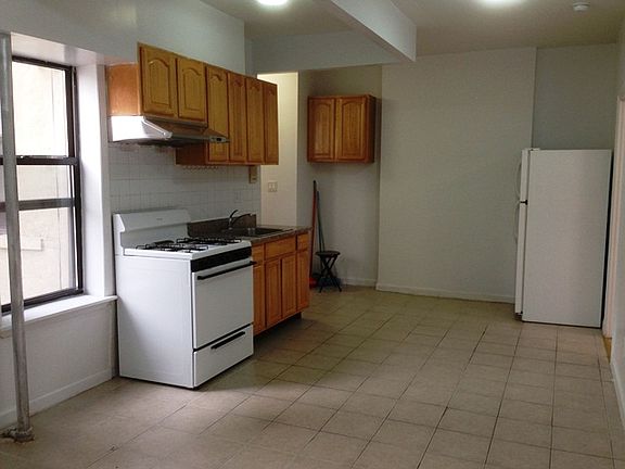 2nd image of 31 Market St APT 8