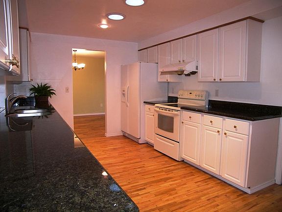 3rd image of 2419 178th Ave NE
