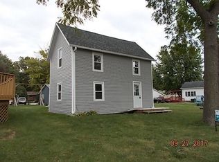 114 N Market St, Grandview, IA 52752