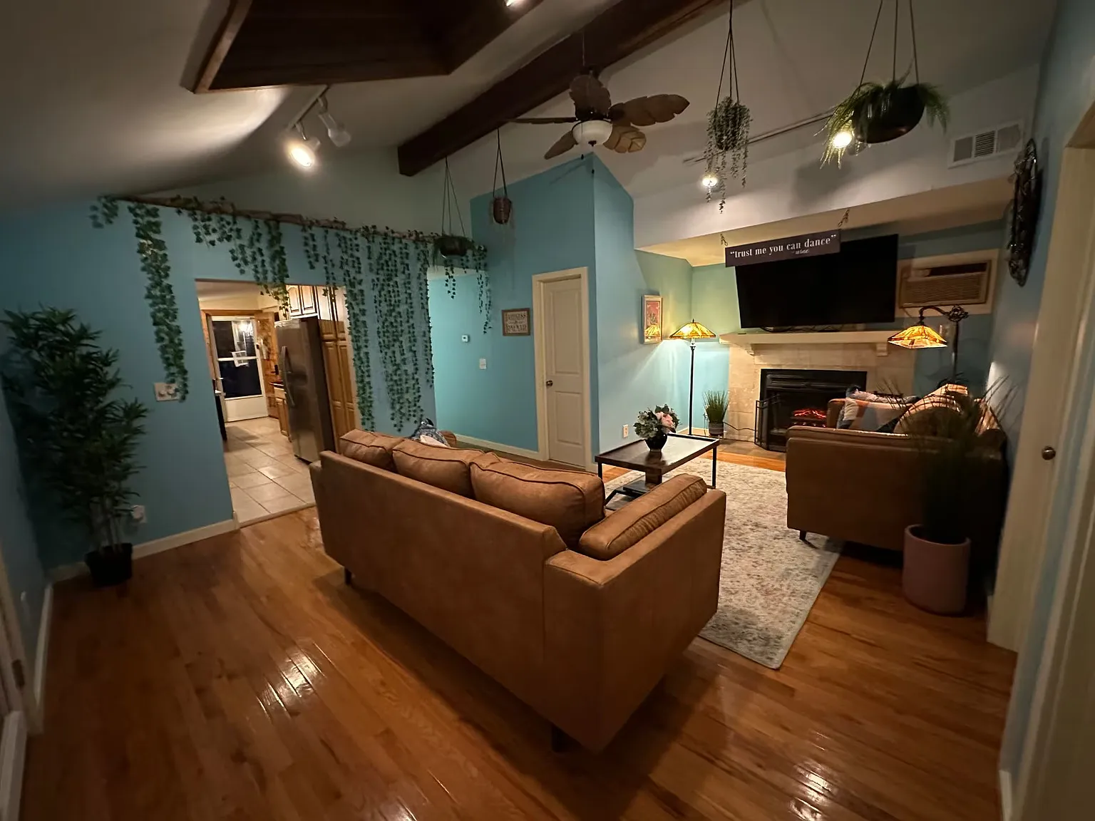 3 bed, 1276 sqft, $3,150 — Photo 4