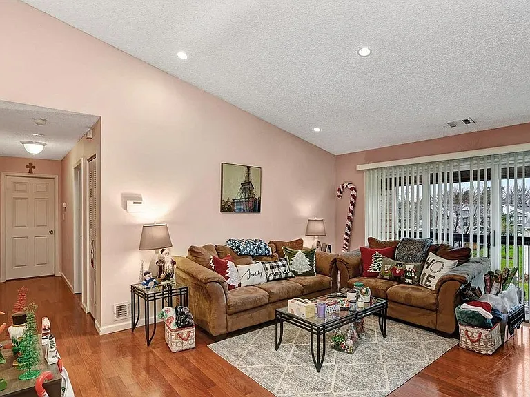 500 Danbury Ln — Photo 4
