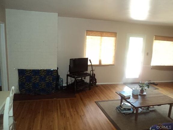 3rd image of 328 W Bonnie Brae Ct
