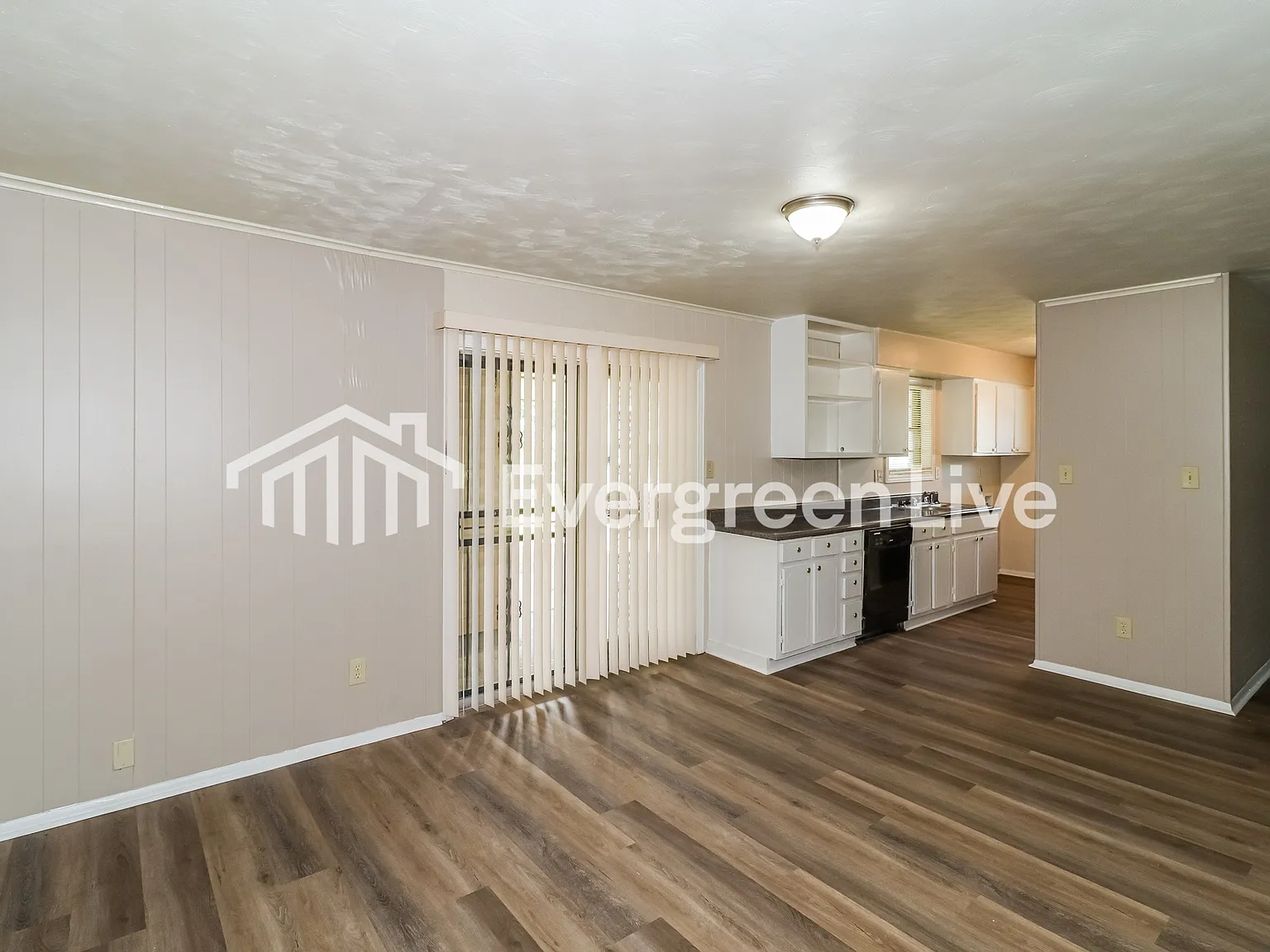 3 bed, 2.0 bath, 1064 sqft, $1,095 — Photo 2