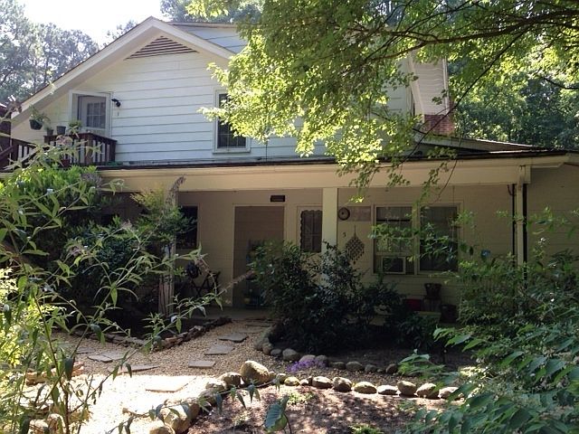Walk / Entrance to #5