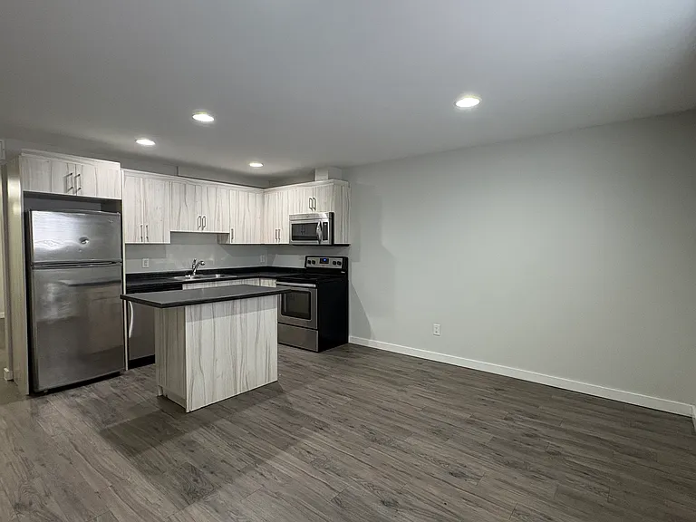 1530 Logan Ave — Photo 5