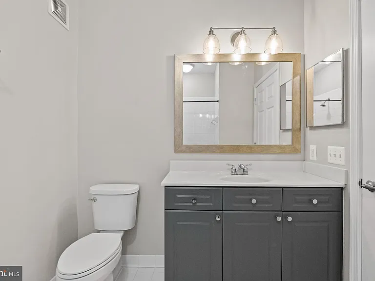 801 S Greenbrier St #215 — Photo 34
