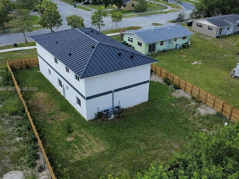 722 NW 6th Ct — Photo 7