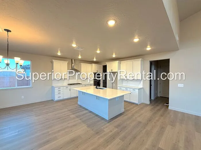 623 S 230 W — Photo 4