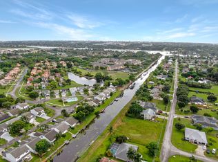 2966 Norway Pine Ln, Lake Worth, FL 33462