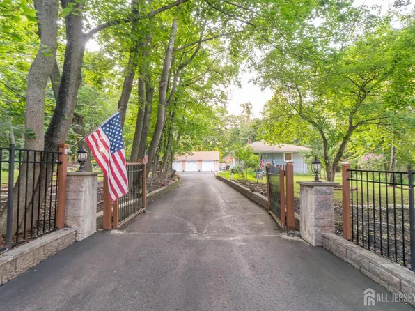2 Agress Rd, Millstone Township, NJ 08535
