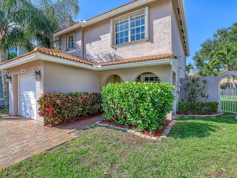 3464 Commodore Ct — Photo 3