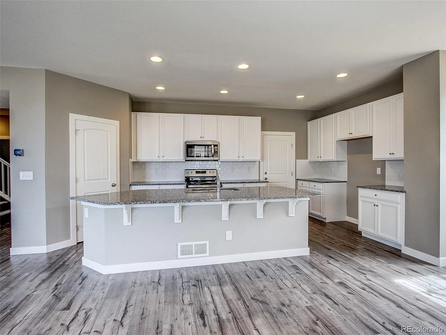 3 bed, 2.5 bath, 2293 sqft, $2,950 — Photo 3