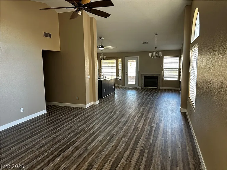 2229 Maple Shade St — Photo 9