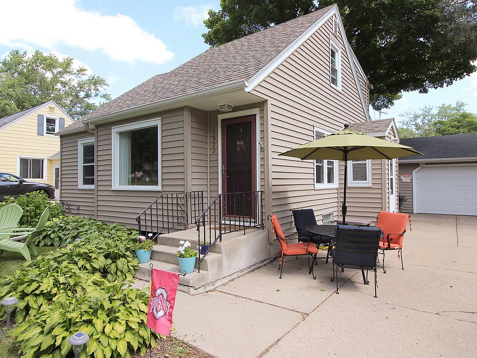 1st image of 1920 N 119th St