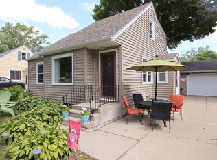 1920 N 119th St, Wauwatosa, WI 53226