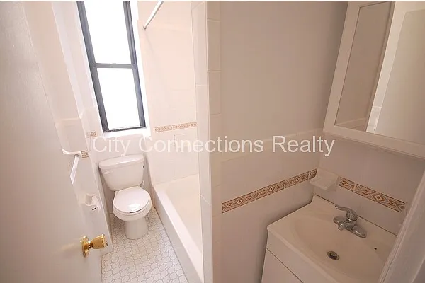 Rented by City Connections Realty | media 3