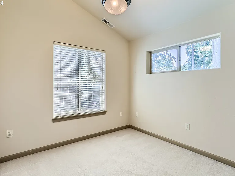 2043 NE 49th Way — Photo 10