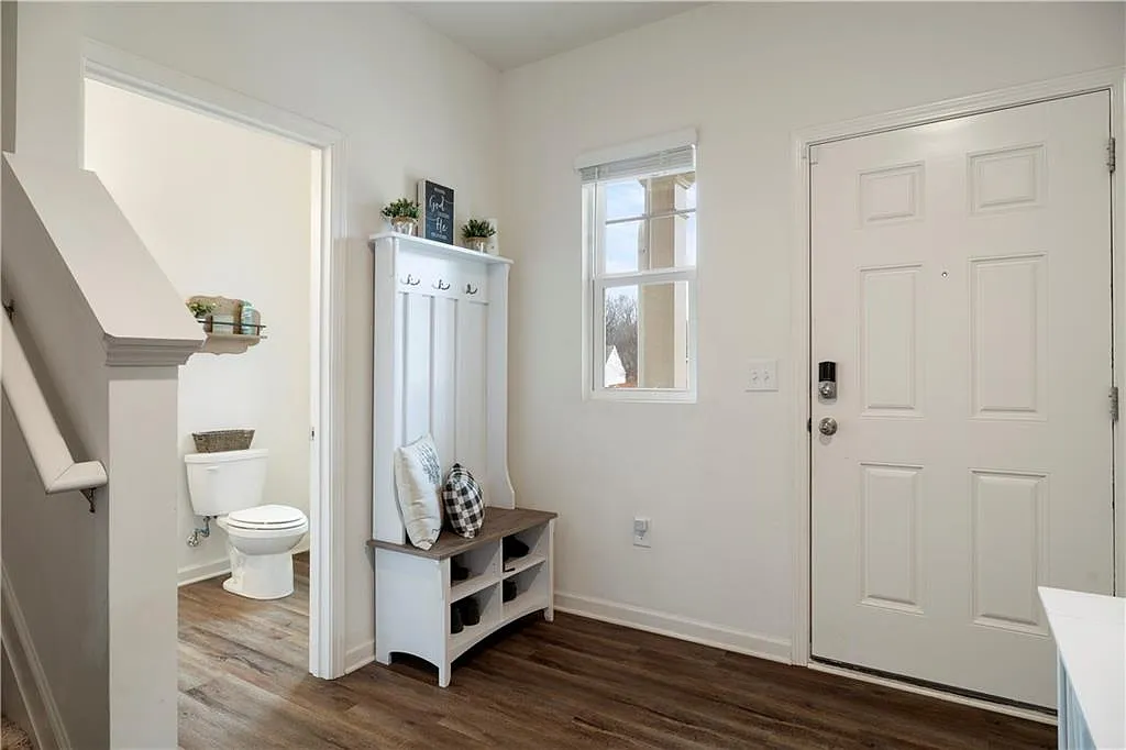 4 bed, 2.5 bath, 1870 sqft, $2,300 — Photo 3