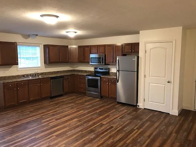 5188 Husky Hwy #6 — Photo 2
