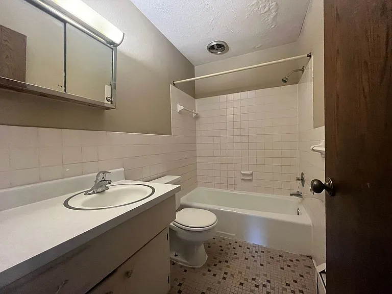 41 Arlington Ave West — Photo 27