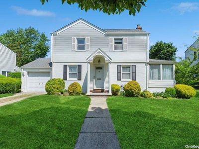 137 Pine Street, Garden City, NY, 11530