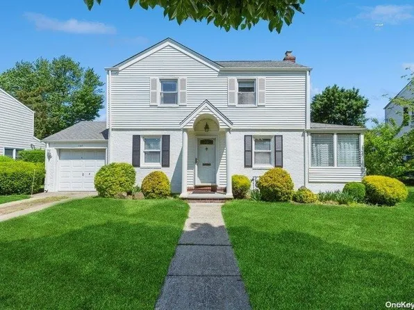 137 Pine Street, Garden City, NY 11530