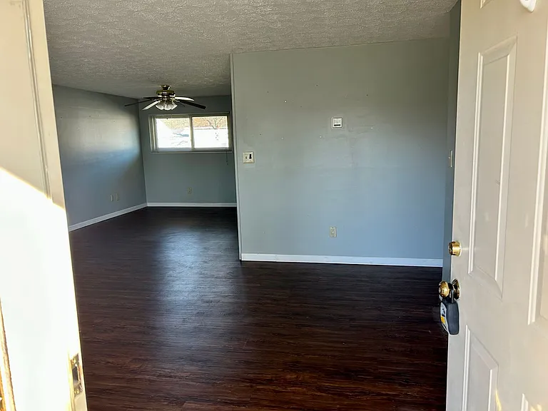3928 Elmira Dr — Photo 4