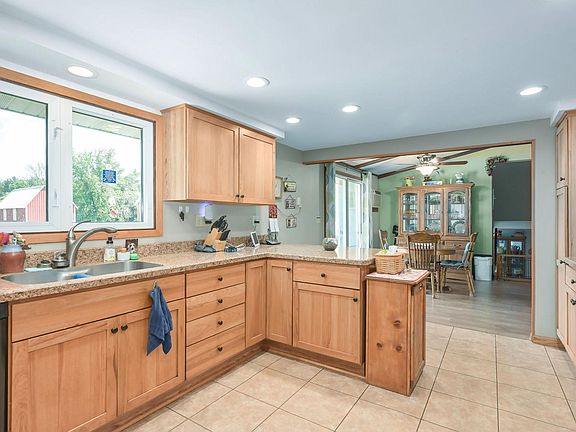4th image of 1292 County Road H