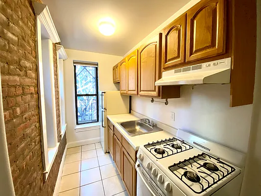 Rented by Douglas Elliman | media 6