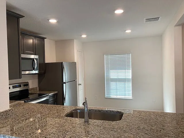 3 bed, 2.0 bath, 1500 sqft, $1,890 — Photo 3